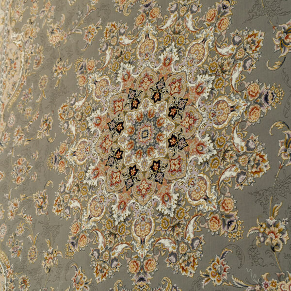 طرح لیا نقره ای فرش ماشینی 1500 شانه کاشان کد BM1019 - Image 3